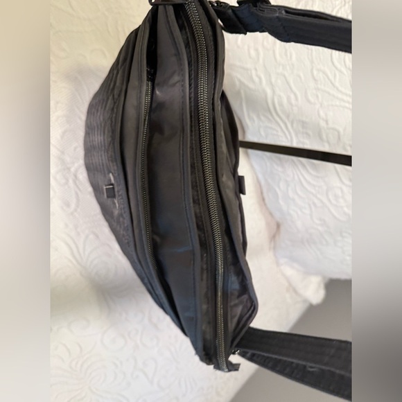 Gently Used Lug Grey Insulated Shoulder Bag - Picture 8 of 10